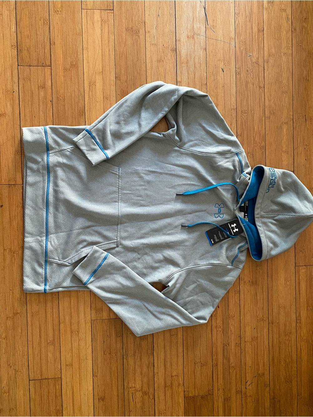 NWT Under Armour Cold Gear Men’s Gray Turtleneck Hoodie with Blue Accents Sz S